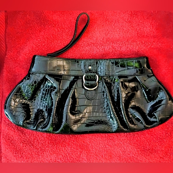 Handbags - NWOT🎁 FREE GIFT INCLUDED🎁Elegant Black Crocodile-Embossed Women's Clutch